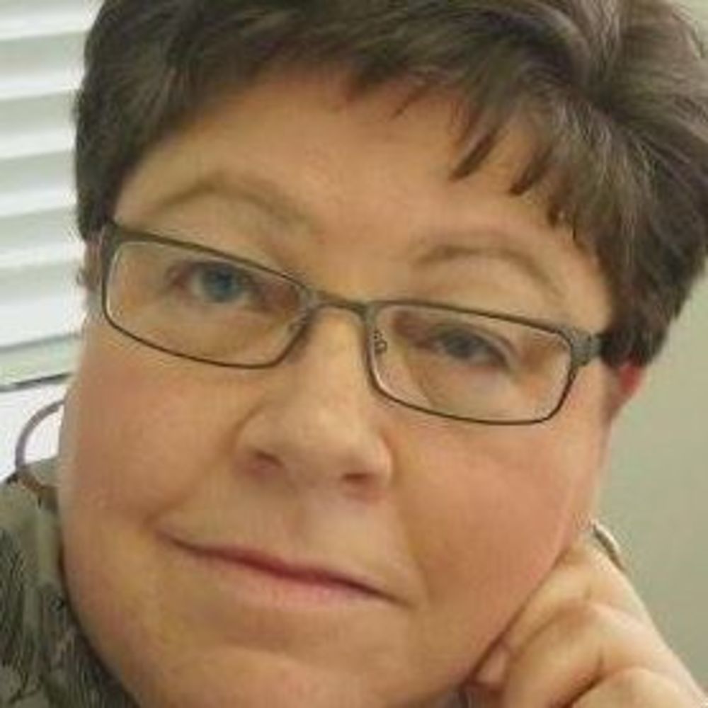 Meet your Posher, Dee Dee